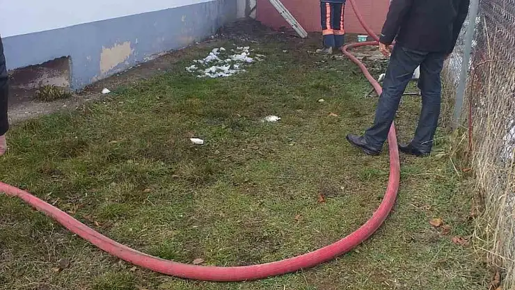 Yatak odasında çıkan yangınla az kalsın evi yanıyordu