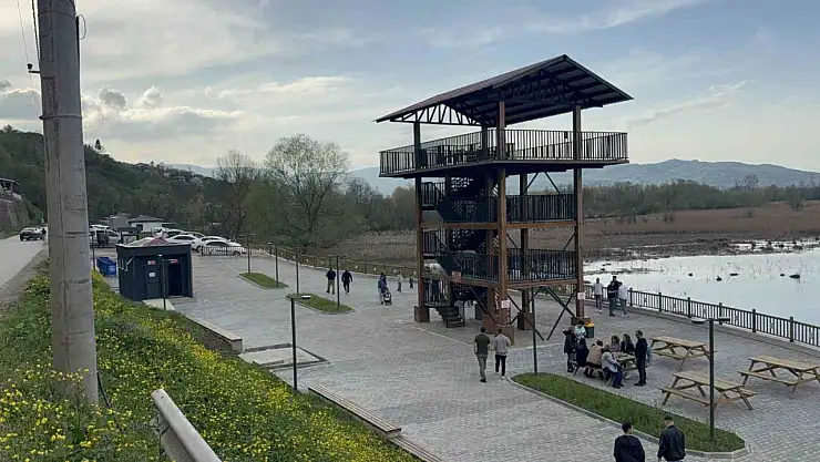 Yenilenen Efteni Gölü ziyaretçilerin ilgi odağı oldu
