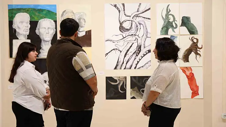 Yılsonu sergisi sanatseverlerle buluştu