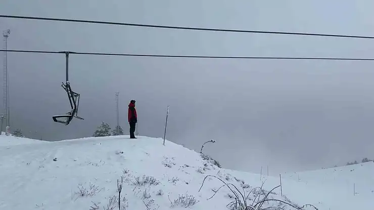 Yüksek kesimde kar yağışı, alçakta sis etkili oluyor