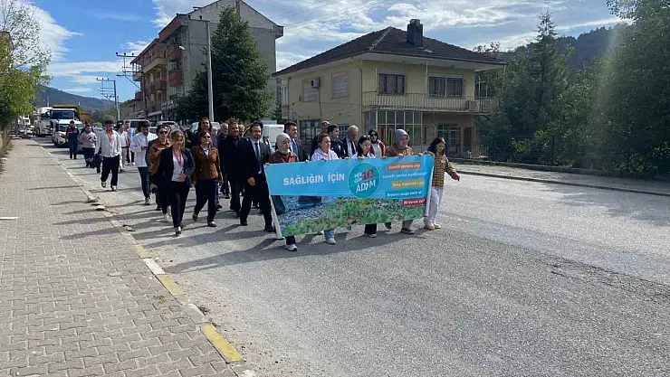 Yürüyerek günlerini kutladılar
