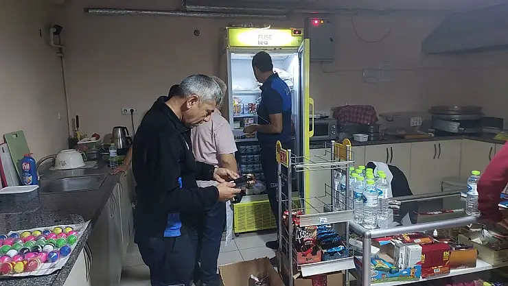 Zabıta ekipleri okul kantinlerini denetledi