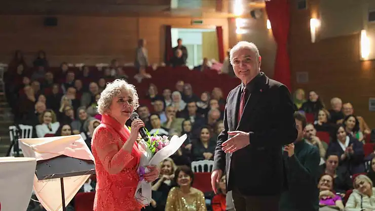 Zeki Müren ve Şükrü Tunar şarkılarla anıldı