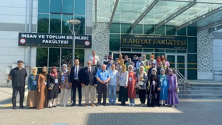 Zonguldak Bülent Ecevit Üniversitesi'nde Türk Edebiyatı söyleşisi gerçekleştirildi