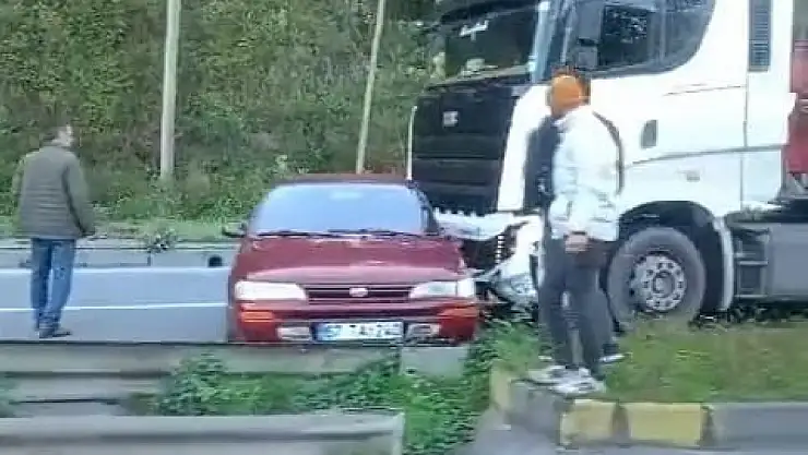 Zonguldak Ereğli'de otomobil ile tır çarpıştı