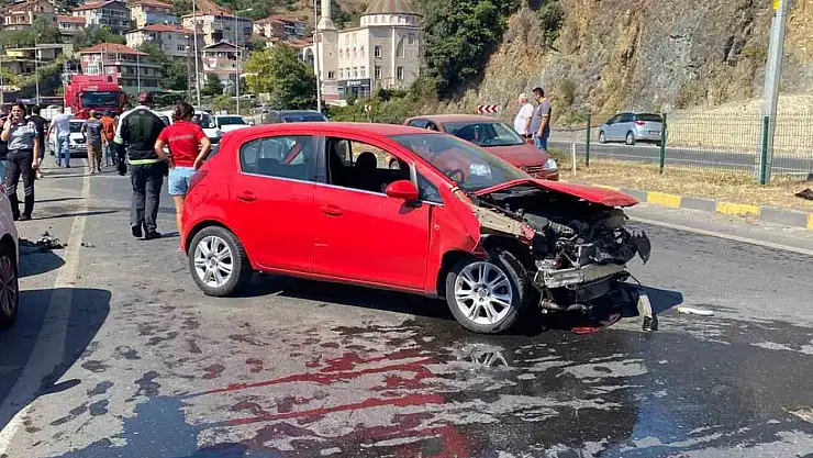 Zonguldak'ta zincirleme trafik kazasında 5 araç birbirine girdi