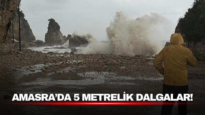 Amasra'da Fırtına Alarmı! Dev Dalgalar Kayaları Kıyıya Taşıdı