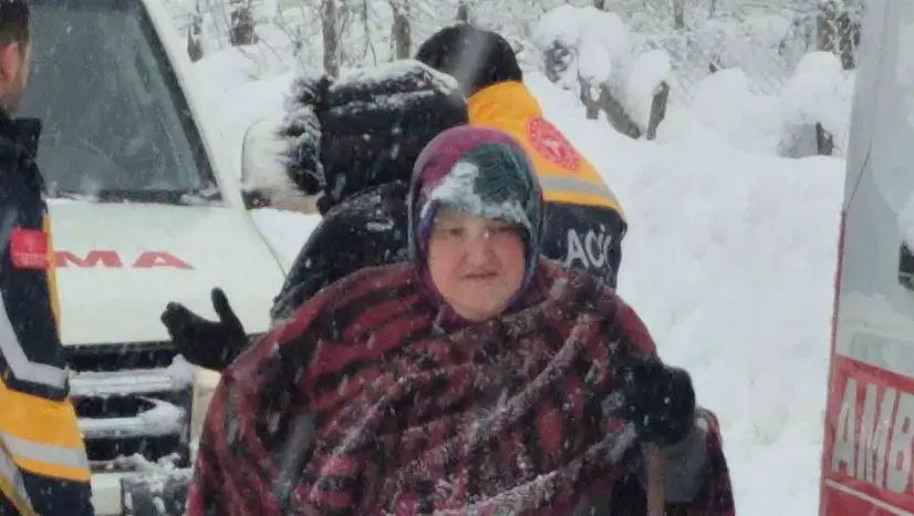 Bartın'da kar kalınlığı 120 santimetreyi aştı