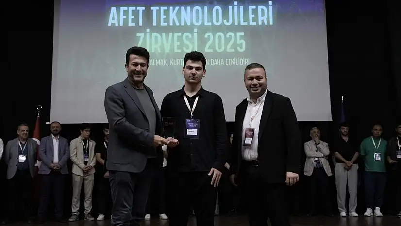 BARÜ'lü öğrenciye 'Afet Teknolojileri Zirvesi'nde jüri özel ödülü