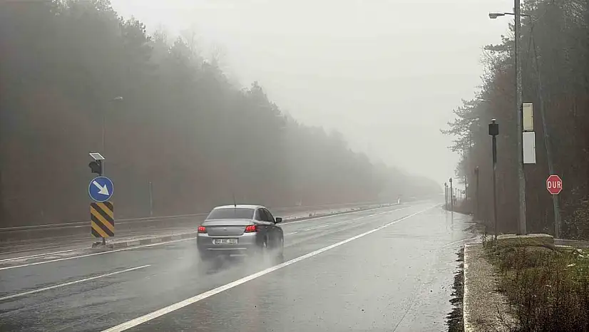 Bolu Dağı'nda sis ve sağanak sebebiyle görüş mesafesi 30 metreye düştü