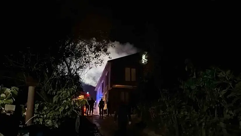 2 katlı ahşap evde yangın