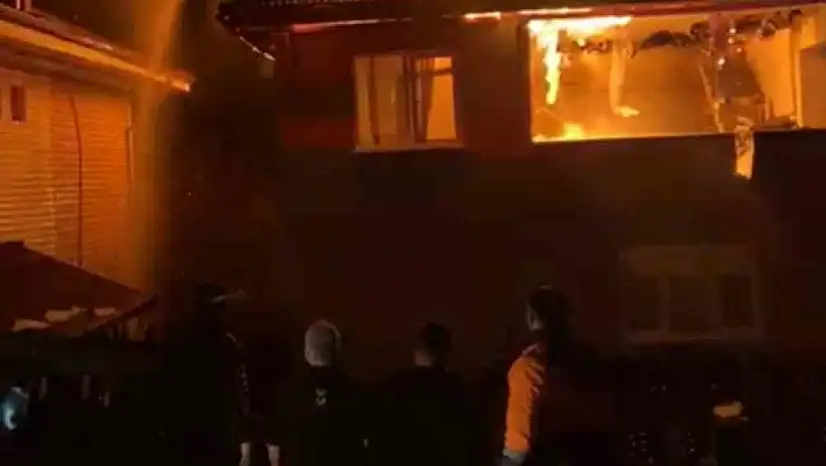 Karabük'te iki katlı evde korkutan yangın