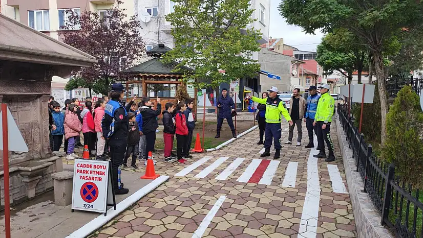 Kastamonu'da öğrencilere uygulamalı trafik eğitimi veriliyor
