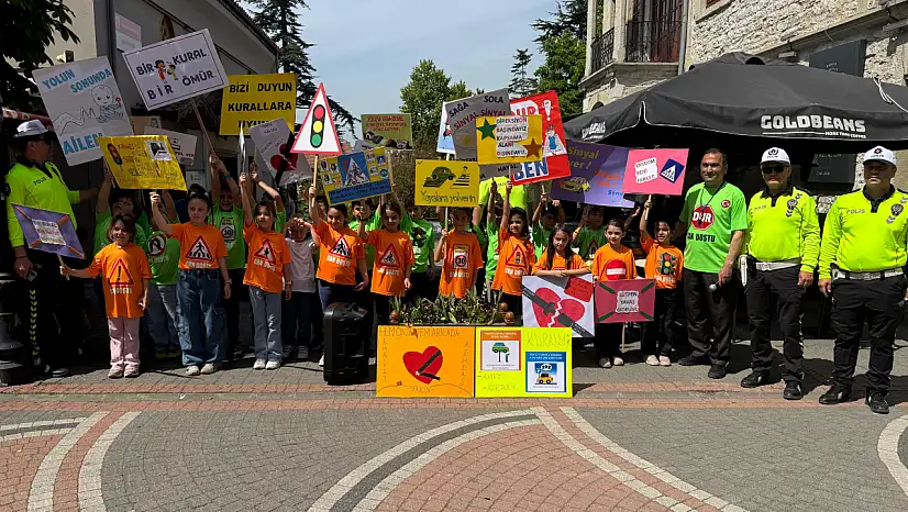 Miniklerden Trafik Haftasında anlamlı etkinlik