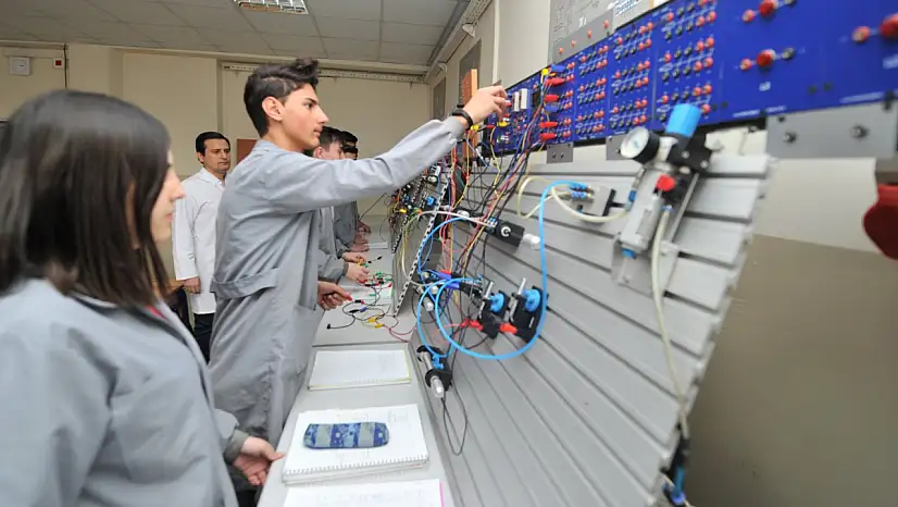 Sektör içi okul, sektöre entegre okul, bölge okulu ve ihtisaslaşmış meslek liseleri yaygınlaştırılacak