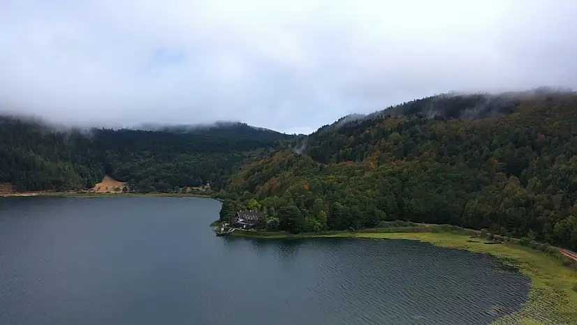 Sonbaharda Abant Gölü'nün eşsiz güzelliği havadan görüntülendi