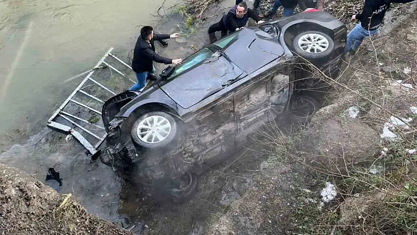 Zonguldak'ta kontrolden çıkan otomobil 20 metreden dereye uçtu 1 yaralı