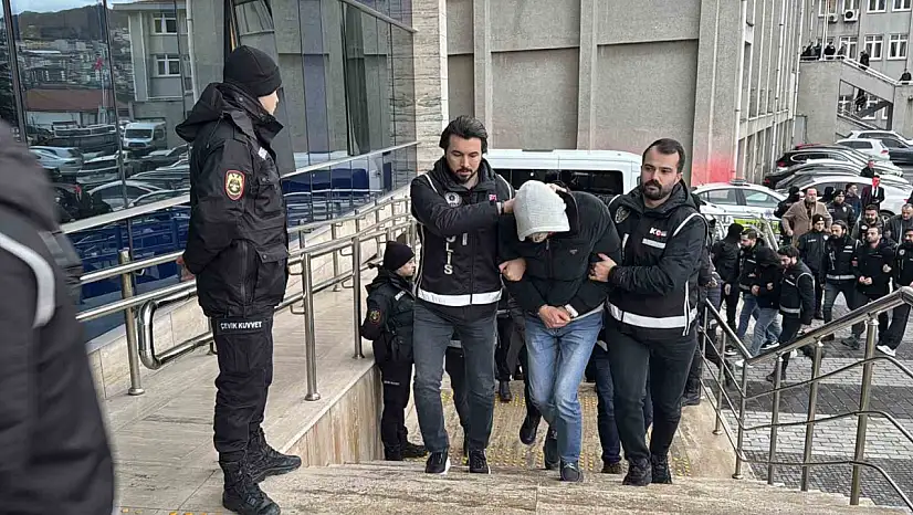 Zonguldak'ta rüşvetle araç muayenesi operasyonunda 11 şüpheli adliyede