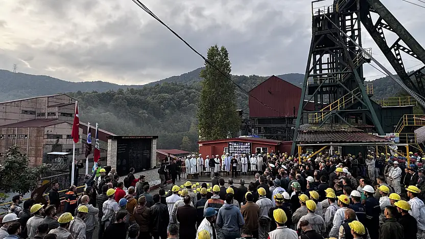 Amasra'da şehit madenciler için tören