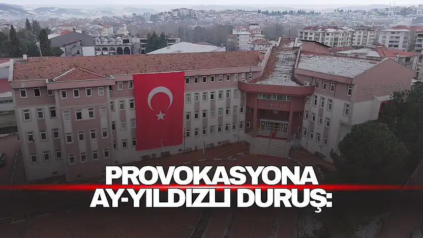 Provokasyona Ay Yıldızlı Duruş