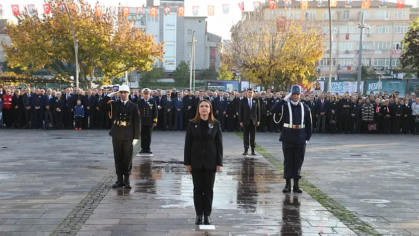 Sirenler çaldı, bayraklar yarıya indi