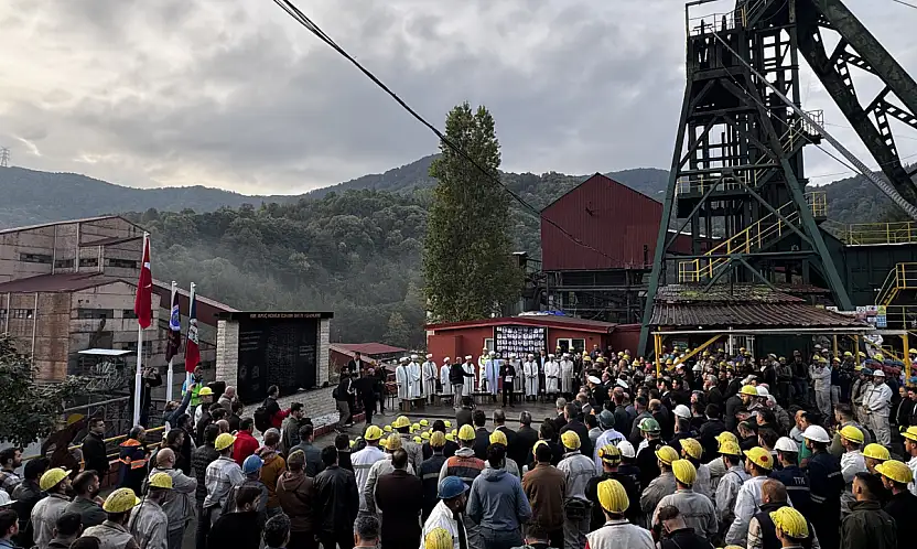 Amasra'da şehit madenciler için tören