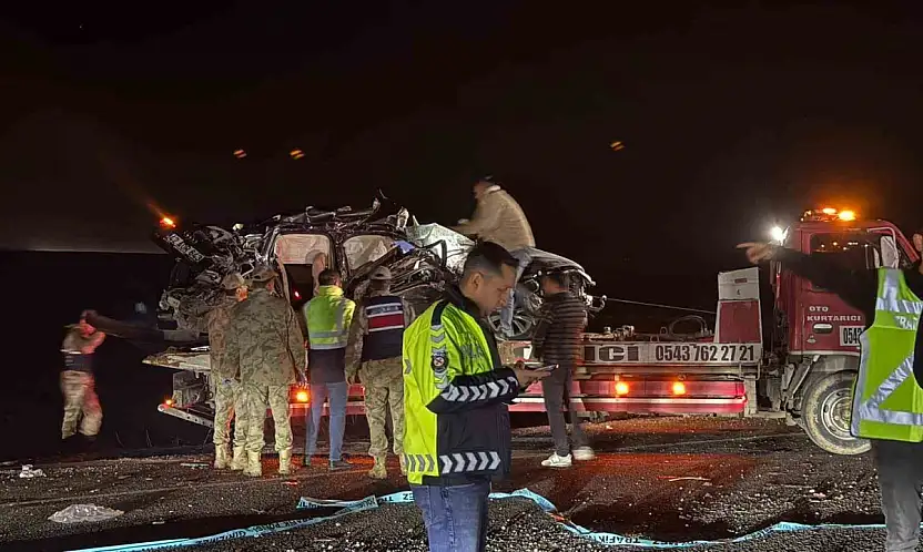 Diyarbakır'daki kazada ölen 4 kişinin cenazesi Adli Tıp Kurumu'na kaldırıldı