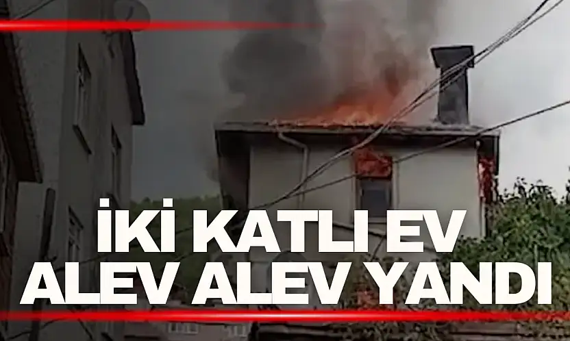 Kastamonu'da iki katlı ev alev alev yandı