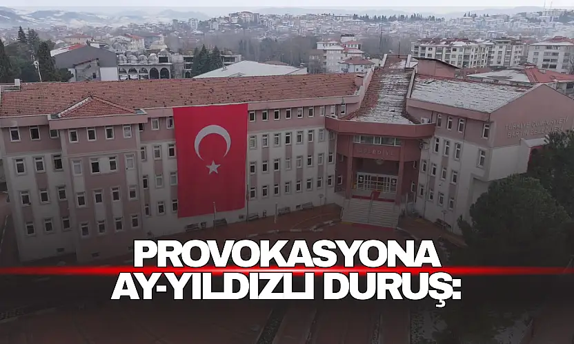 Provokasyona Ay Yıldızlı Duruş