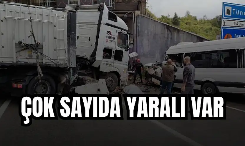 Tır ile yolcu minibüsü çarpıştı