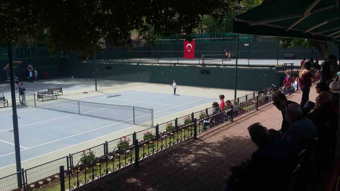 14 yaş tenis şampiyonları Zonguldak'ta nefes kesti