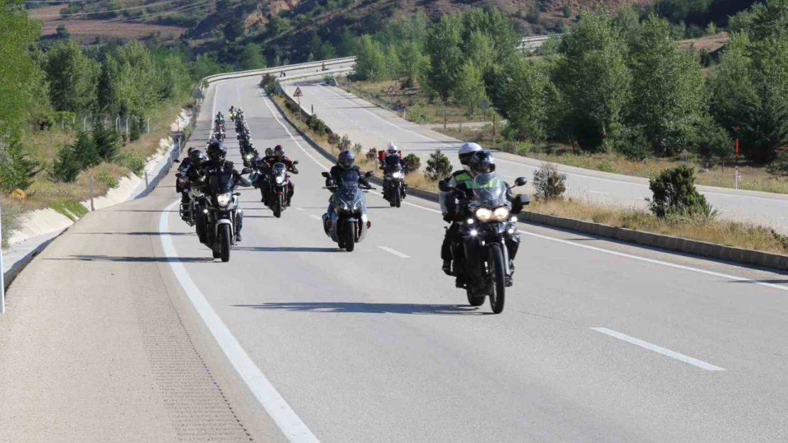 340 kilometrelik İstiklal Yolunda motosiklet sürüşü