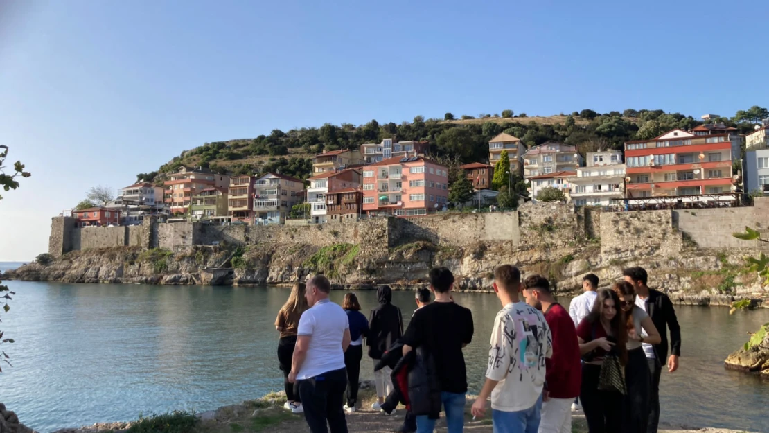 Amasra tıklım tıklım