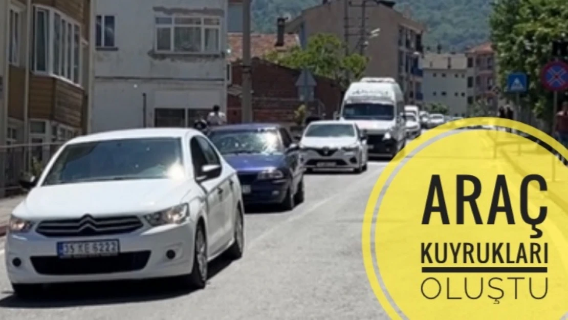 Amasra'ya girişte araç kuyrukları oluştu