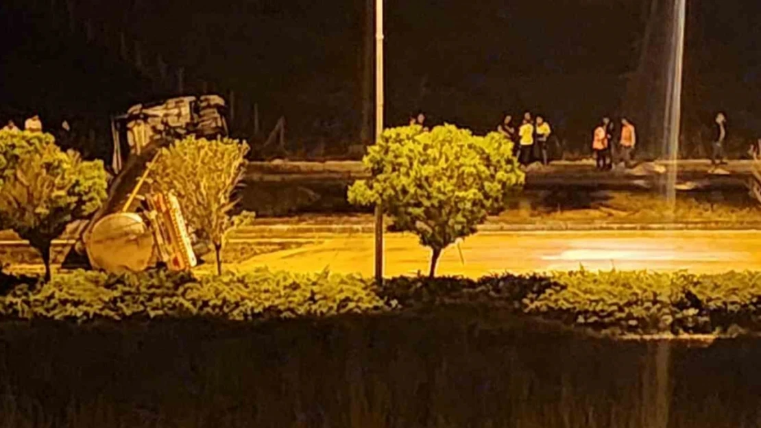 Ankara'da zeytinyağı yüklü tanker kaza yaptı