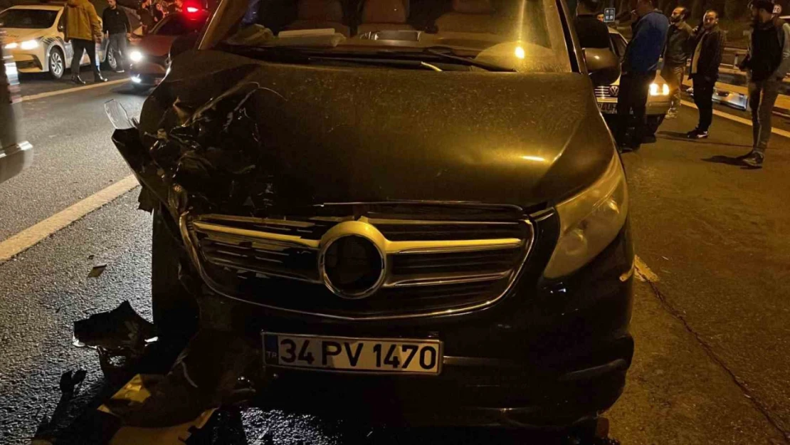 Ataşehir'de zincirleme trafik kazası: 2 yaralı