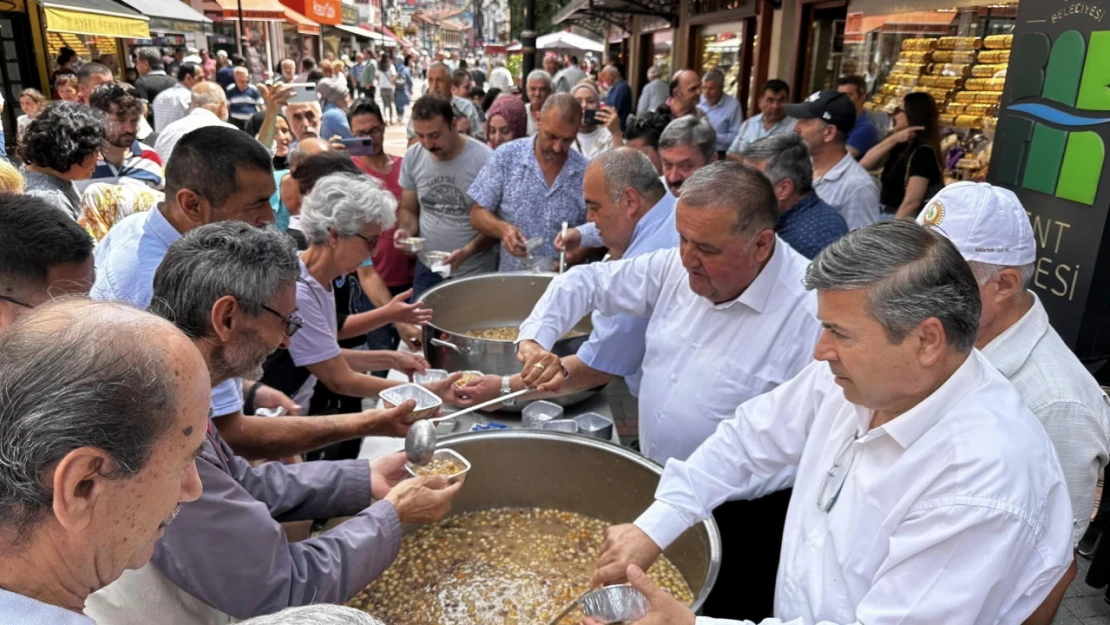 Belediyeden aşure ikramı