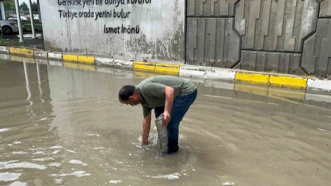 Bolu'yu sağanak vurdu