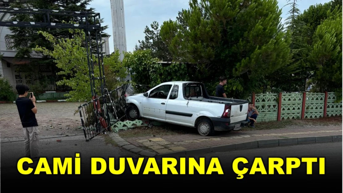 Cami duvarına çarptı