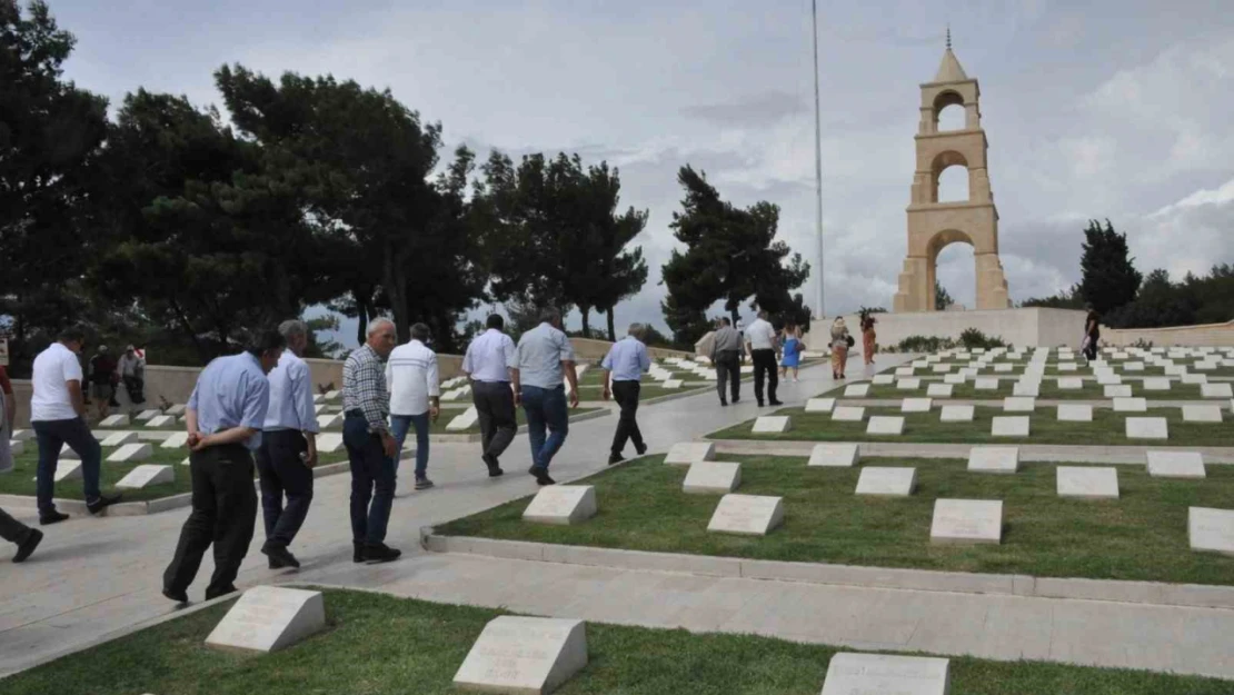 Çanakkale'de şehit düşen dedelerini unutmadılar