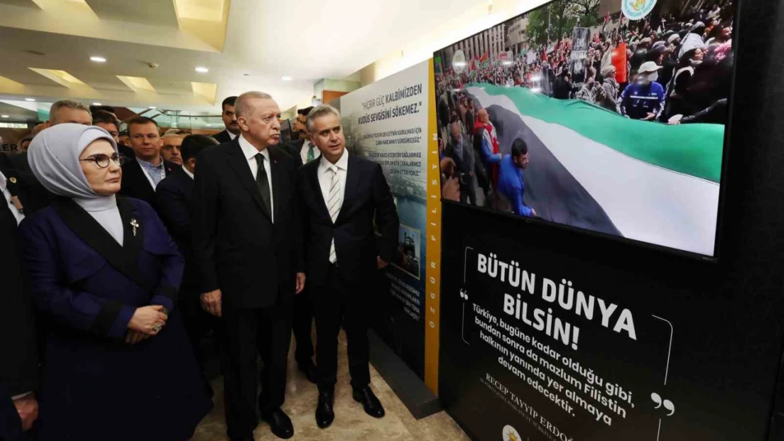 Cumhurbaşkanı Erdoğan, Filistin sergisini gezdi