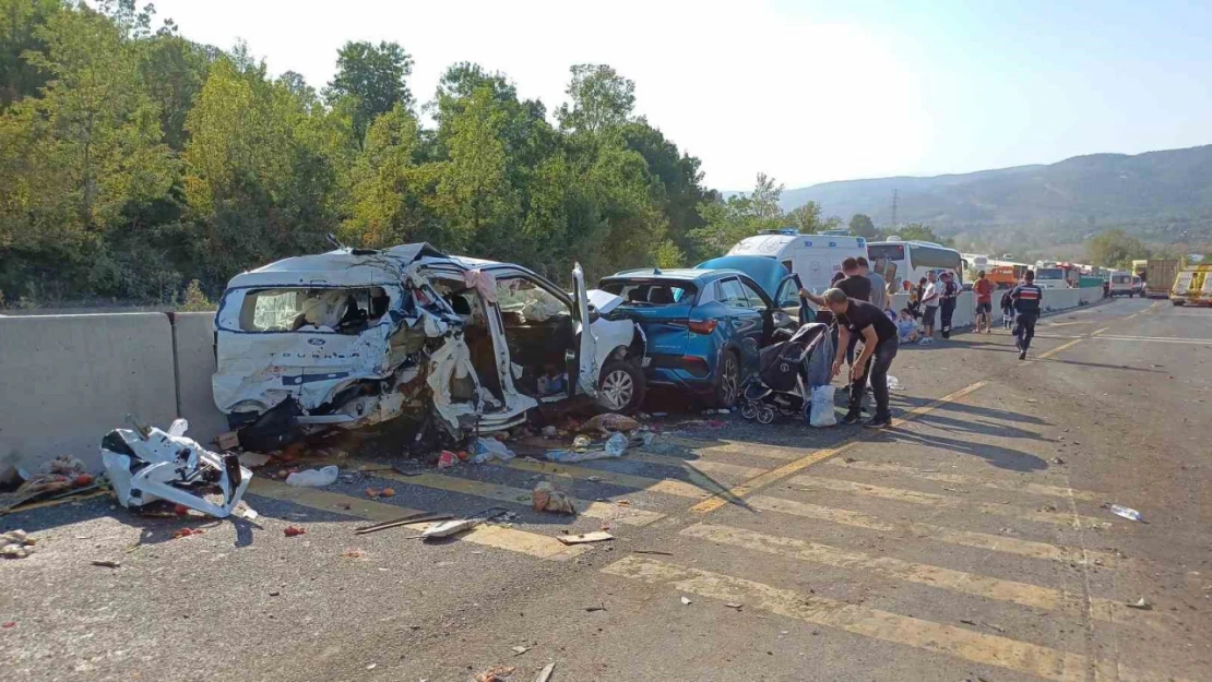 Düzce'de feci kazada ölen ve yaralananların kimlikleri belli oldu