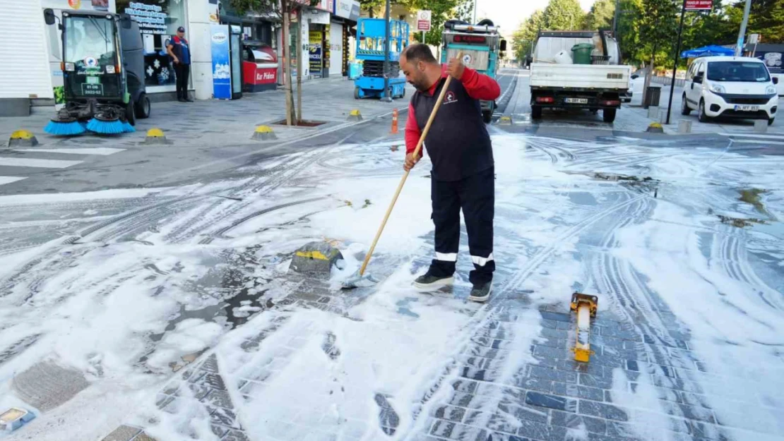 Düzce sokakları deterjanla yıkandı