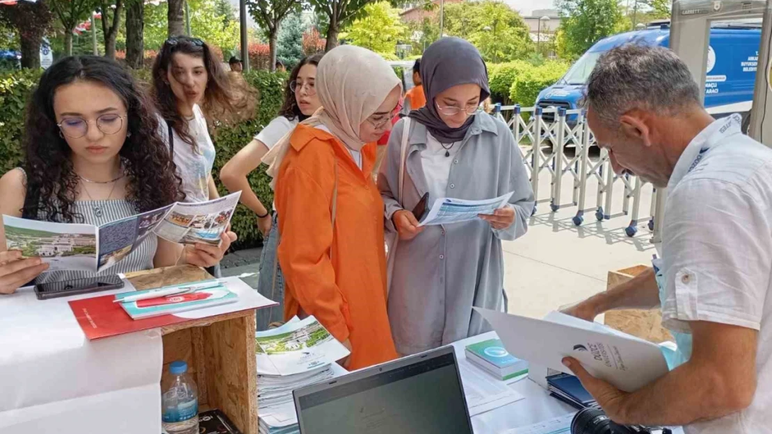 Düzce Üniversitesi, 3. üniversite tanıtım ve tercih günlerinde yer aldı