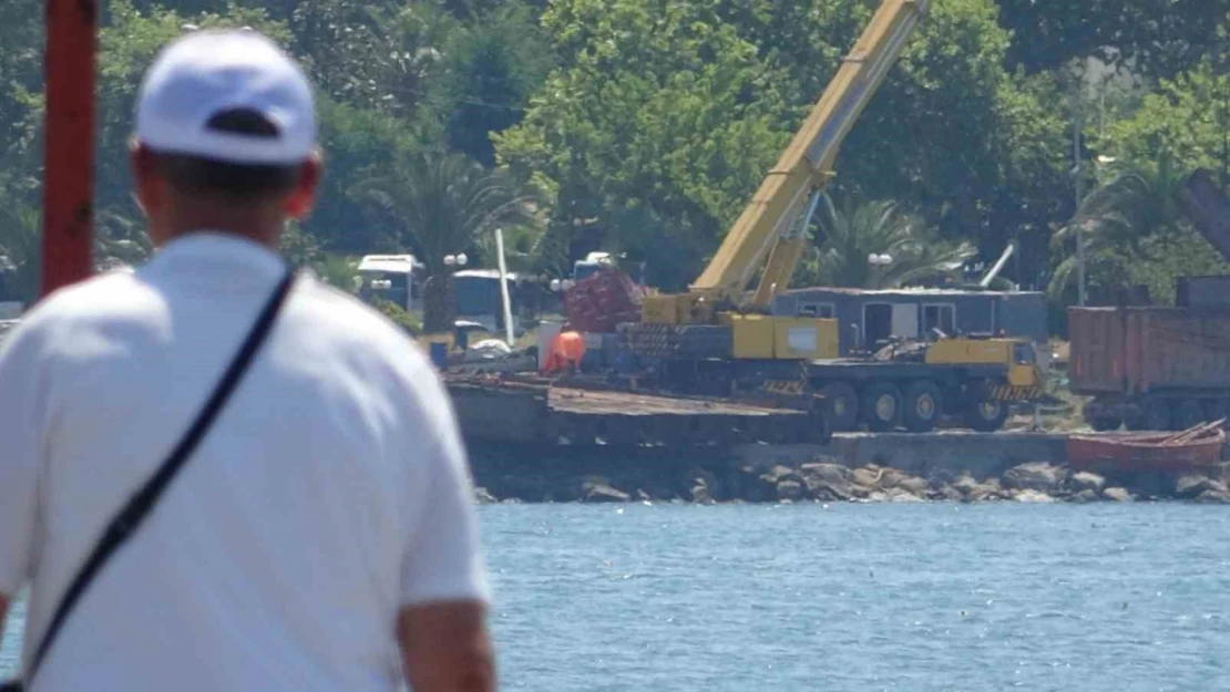 Fırtınada ikiye bölünen Pallada Gemisi'nin söküm işlemleri sürüyor