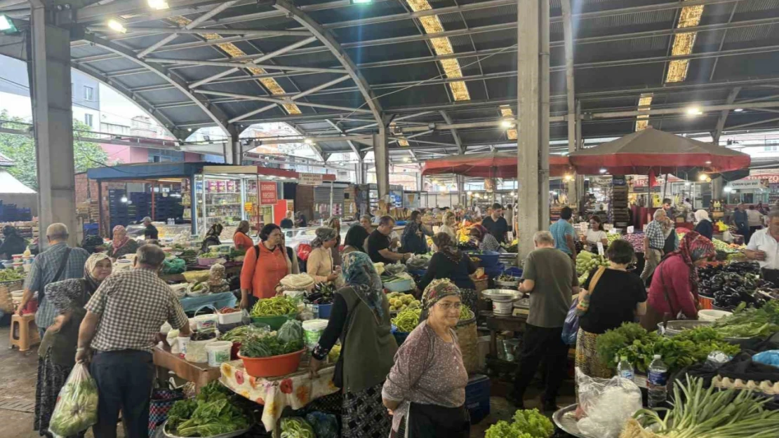 Halk pazarına yoğun ilgi