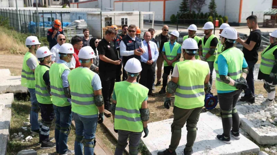 Hedef nüfusa oranla 2,5 kat daha fazla arama kurtarma personeli yetiştirmek