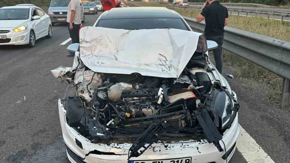 Hurdaya dönen otomobilden burnu bile kanamadan çıktı