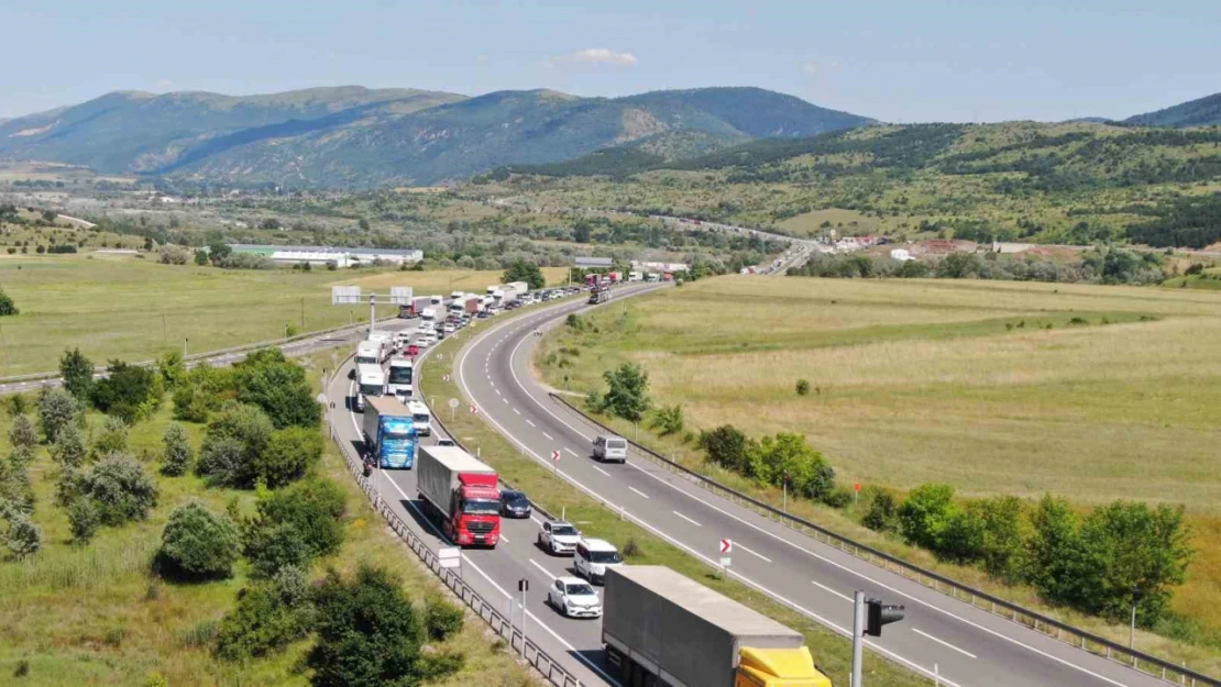 Karabük'te bayram dönüşü yoğunluğu tatilin son gününde de devam ediyor