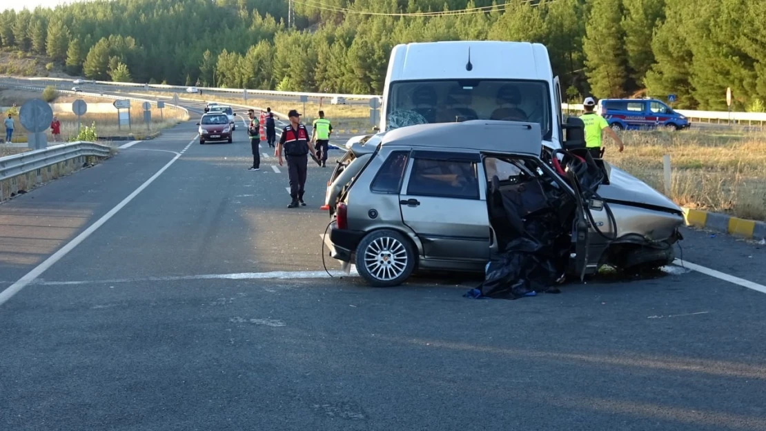 Trafik kazası: 1 ölü, 1 yaralı